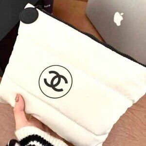 LOW-START CHANEL PUFFY CLUTCH/POUCH ....NEW !